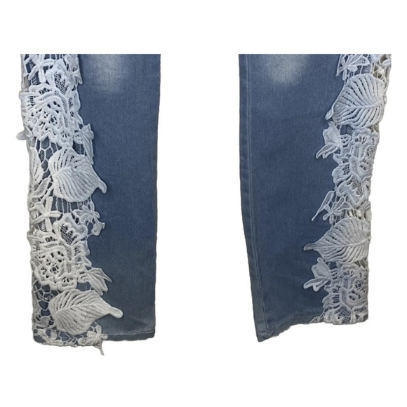 Women’s Straight Leg Jeans XXL Light Blue White Embroidered Lace Leg Distressed - Picture 3 of 12